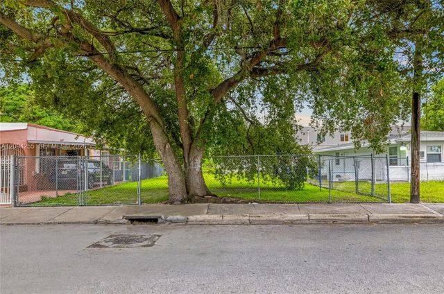 3 of 10 - 1827 Sw 3rd Street, Miami, FL