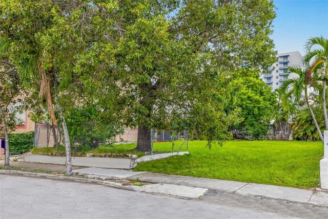4 of 10 - 427 Sw 13th Avenue, Miami, FL