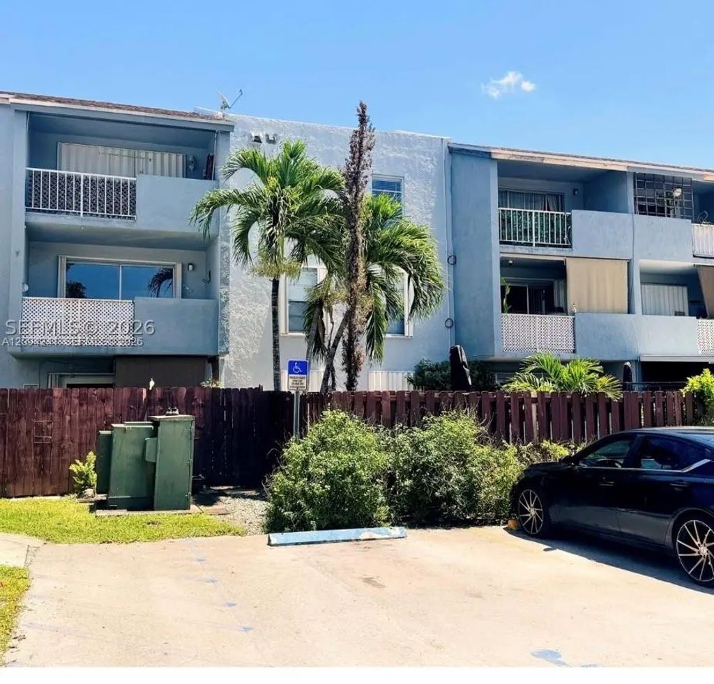 1725 W 60th Street #f202, Hialeah