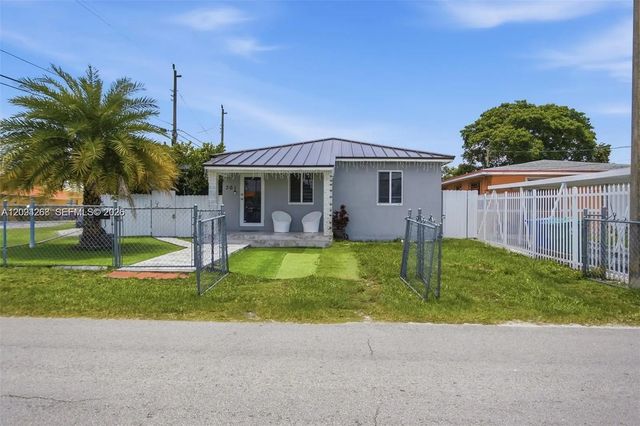 4 of 25 - 301 Sw 36th Avenue, Miami, FL