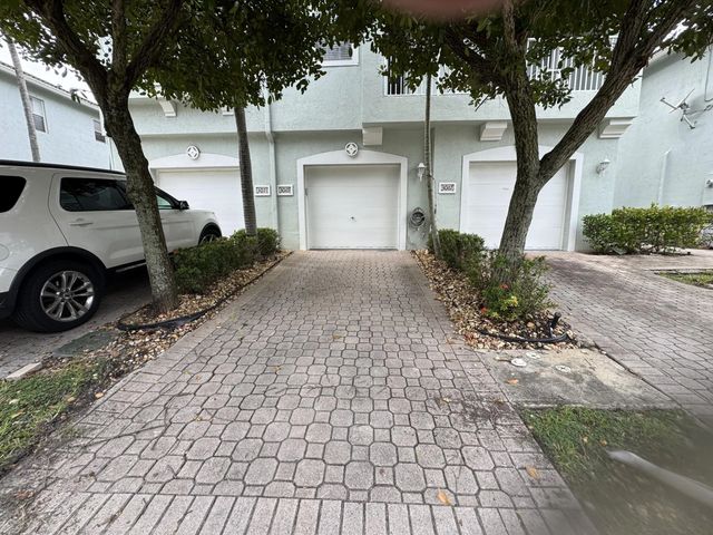 2 of 5 - 3069 Laurel Ridge Circle, Riviera Beach, FL