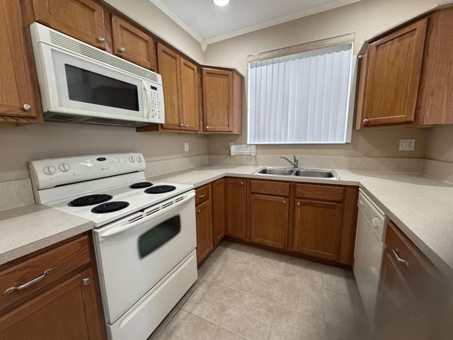 4 of 5 - 3069 Laurel Ridge Circle, Riviera Beach, FL