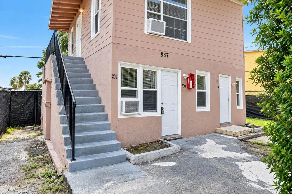 885-887 7th ##201, West Palm Beach