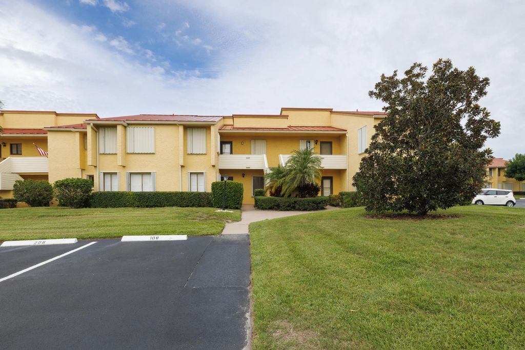 5373 Se Miles Grant Road #108, Stuart