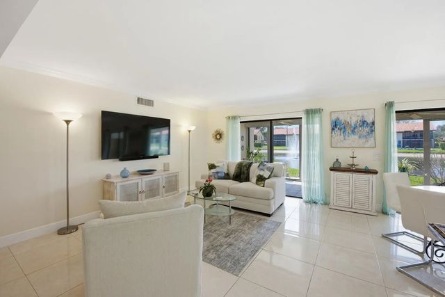 3 of 40 - 10223 N Circle Lake Drive #102, Boynton Beach, FL