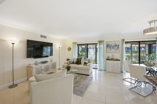 4 of 40 - 10223 N Circle Lake Drive #102, Boynton Beach, FL