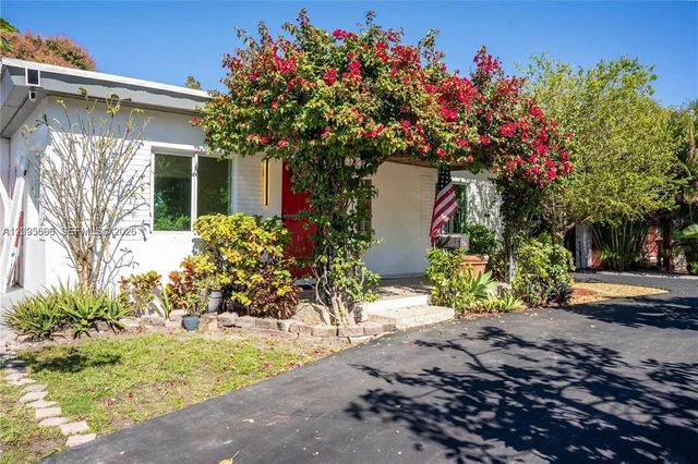 3 of 12 - 861 W 32nd Street, Hialeah, FL