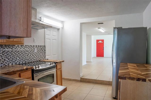 5 of 12 - 861 W 32nd Street, Hialeah, FL