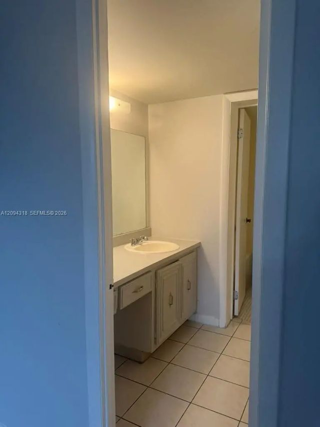 484 Nw 165th St Road #a-311, Miami