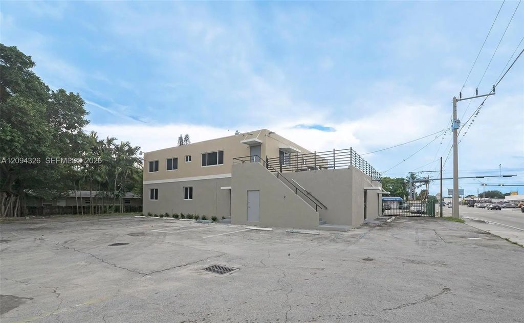 11911 W Dixie Highway, Miami