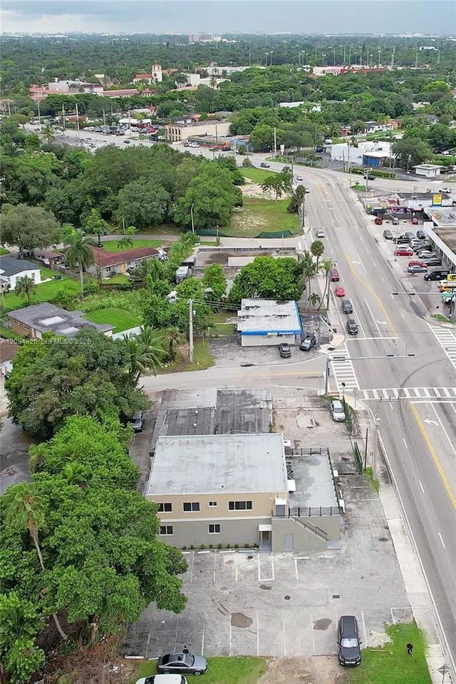 2 of 17 - 11911 W Dixie Highway, Miami, FL