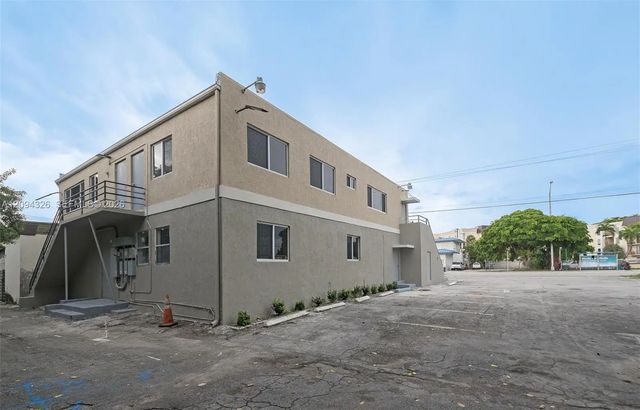 3 of 17 - 11911 W Dixie Highway, Miami, FL