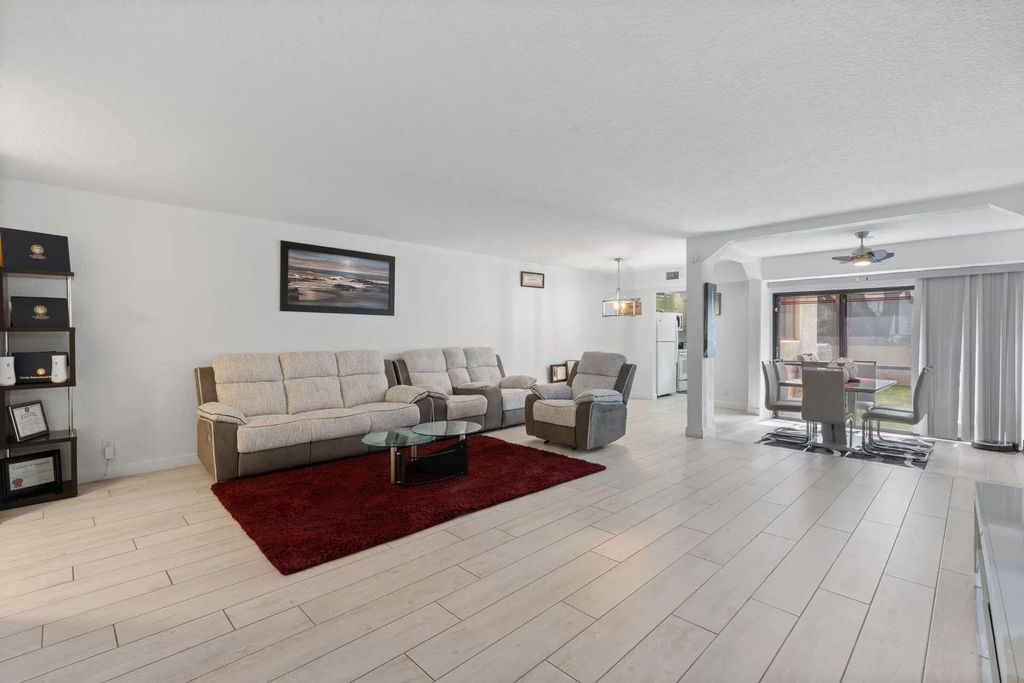 9592 Sw 1st Court #13-f, Coral Springs
