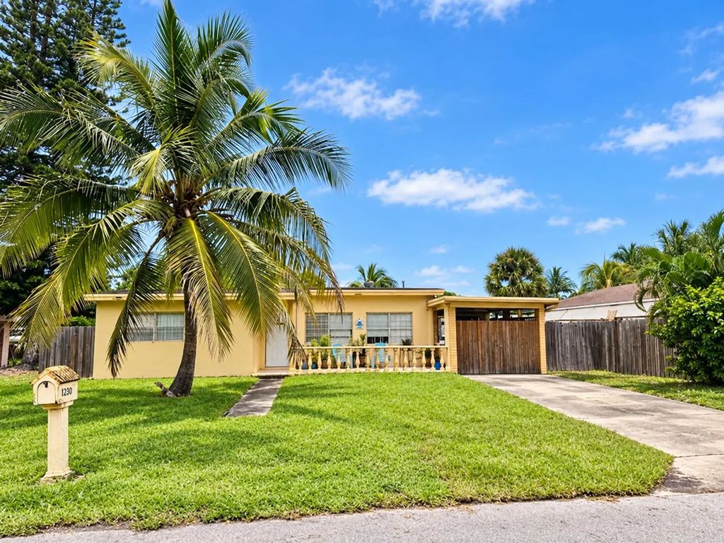2205 Ne 4th Court, Boynton Beach