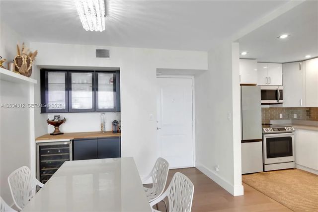 4 of 49 - 100 Bayview Drive #1008, Sunny Isles Beach, FL