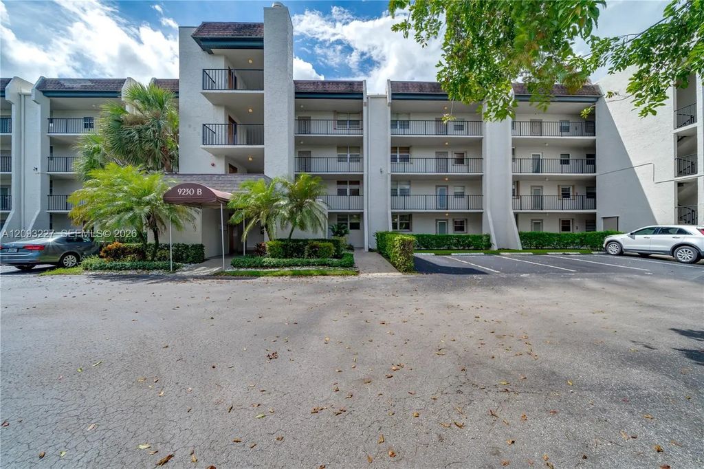9230 Lagoon Place #111, Davie