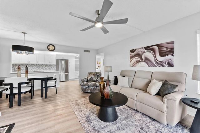 722 Sunny Pine Way #f1, Greenacres
