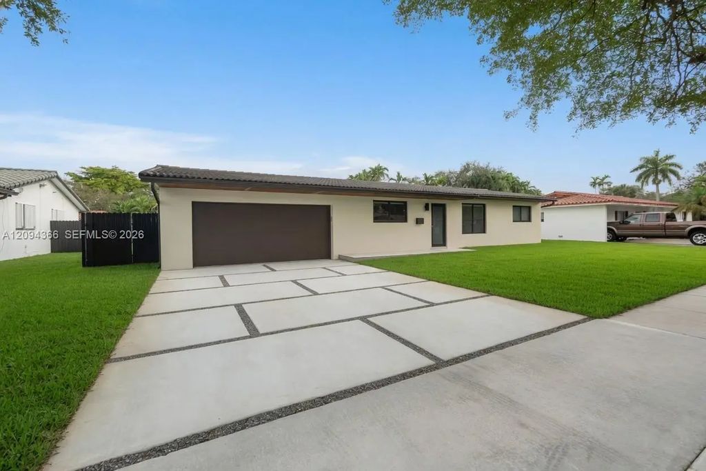 14515 Mahogany Court, Miami Lakes