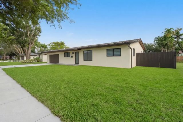 3 of 35 - 14515 Mahogany Court, Miami Lakes, FL