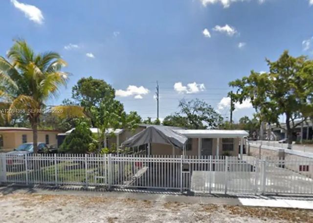 580 Nw 136th Street, North Miami