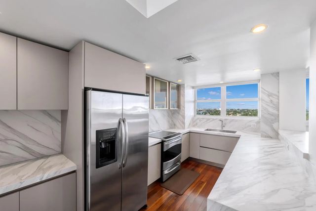 4 of 31 - 333 Sunset Drive #1005, Fort Lauderdale, FL