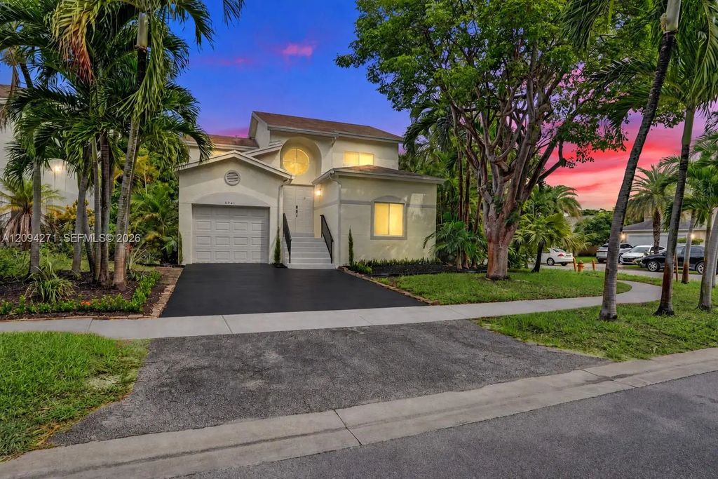 8741 Sw 10th Street, Pembroke Pines