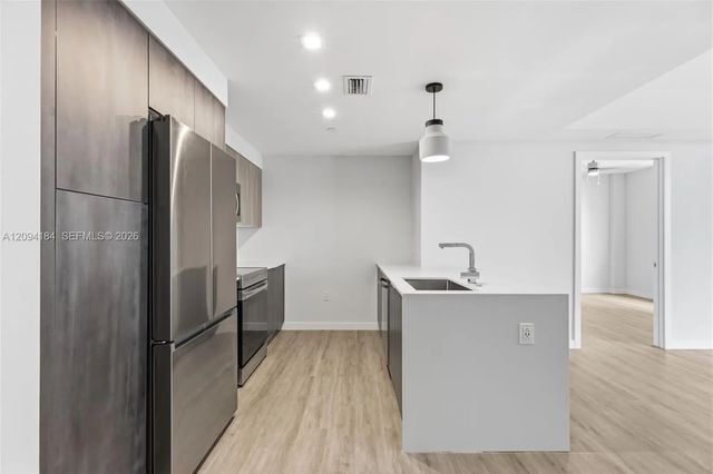 2 of 33 - 697 N Miami Avenue #1810, Miami, FL