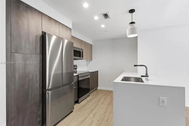 3 of 33 - 697 N Miami Avenue #1810, Miami, FL