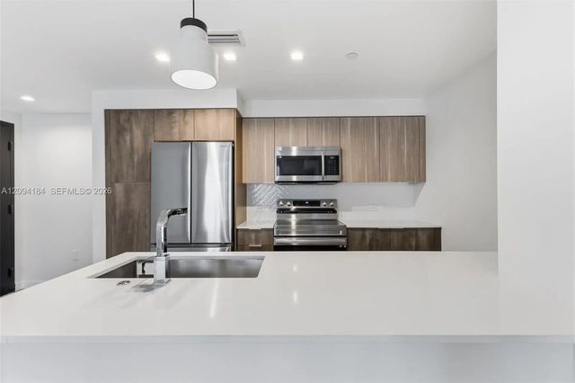 4 of 33 - 697 N Miami Avenue #1810, Miami, FL