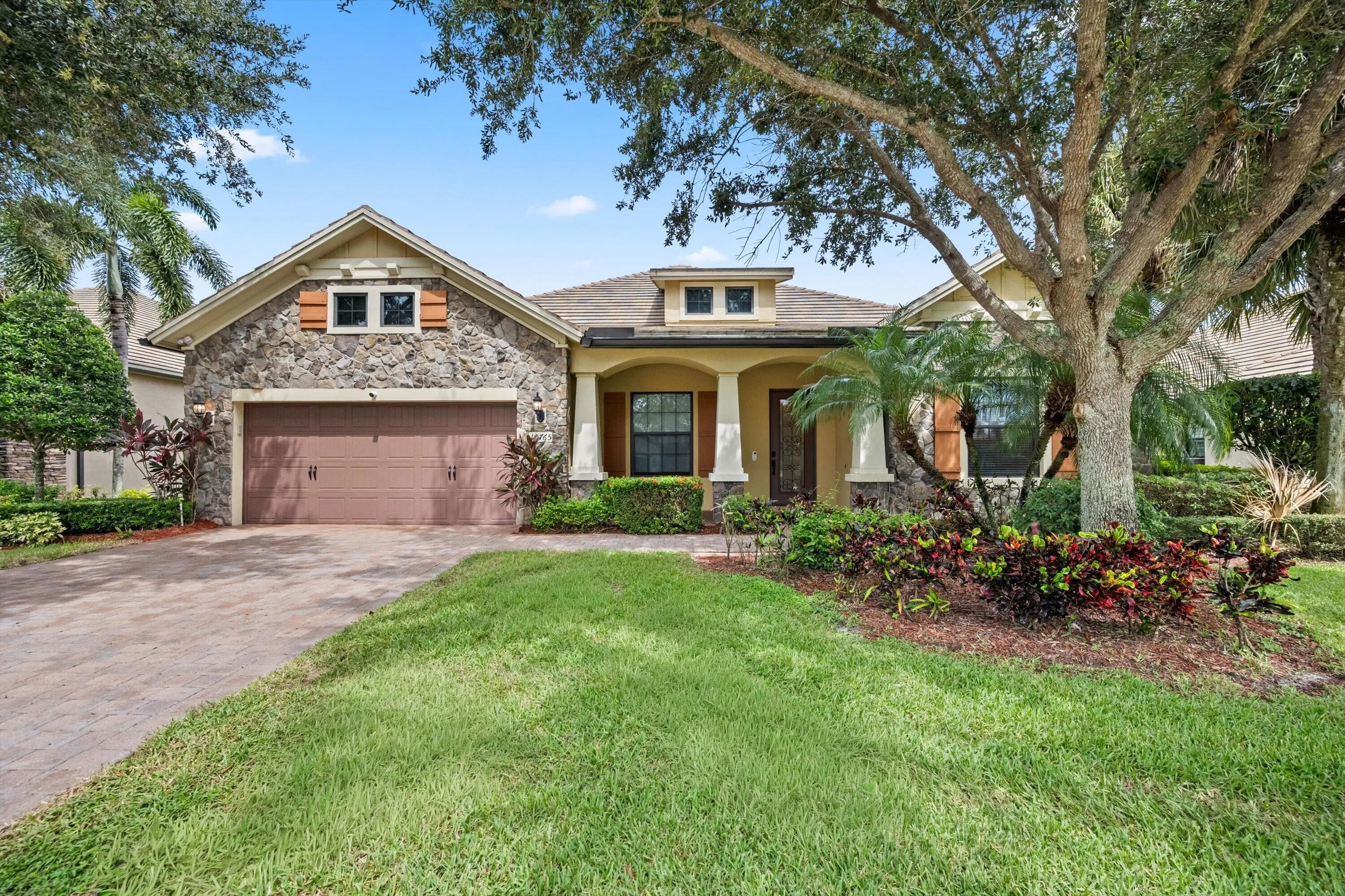 Residential Real Estate for Sale located in the neighborhood of CASTELLINA, in the city of Wellington, FL