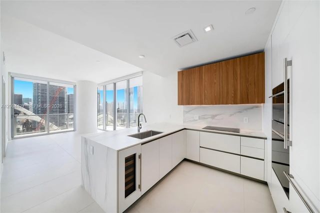 4 of 44 - 1400 Biscayne Boulevard #2502, Miami, FL