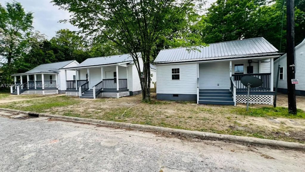 106 E Dewey Street, 