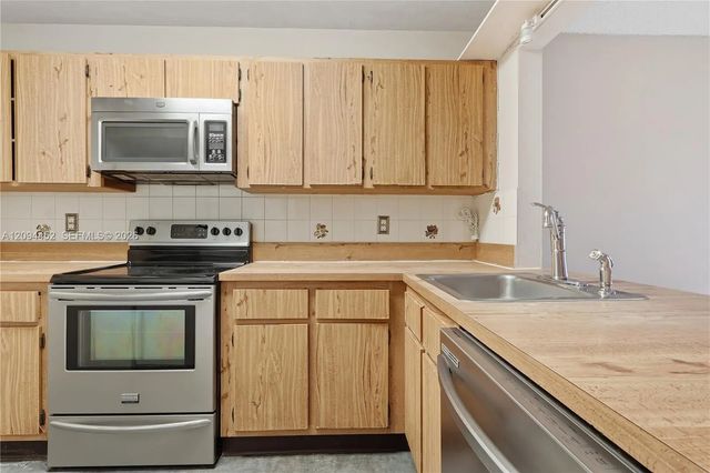 4 of 25 - 2655 W 67th Place #14-13, Hialeah, FL