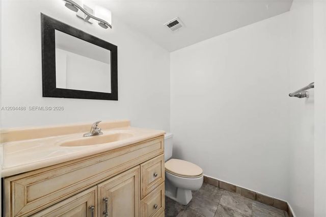 5 of 28 - 16565 Ne 26th Avenue #4d, North Miami Beach, FL