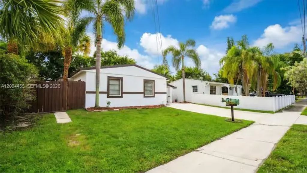 2634 Thomas Street, Hollywood