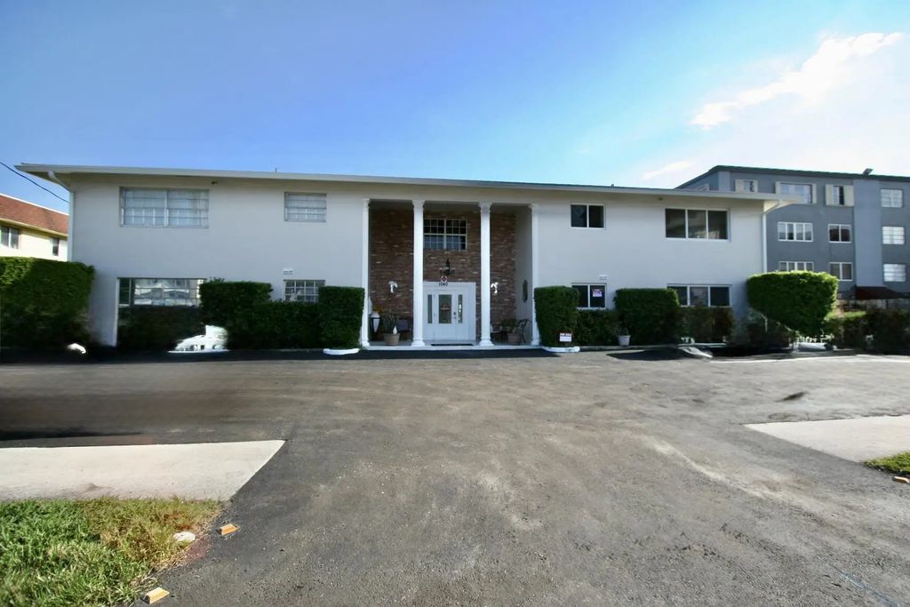 1040 Crystal Lake Drive #1, Deerfield Beach