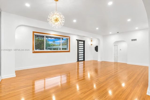 4 of 35 - 405 Ne 150th Street, Miami, FL