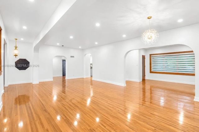 5 of 35 - 405 Ne 150th Street, Miami, FL