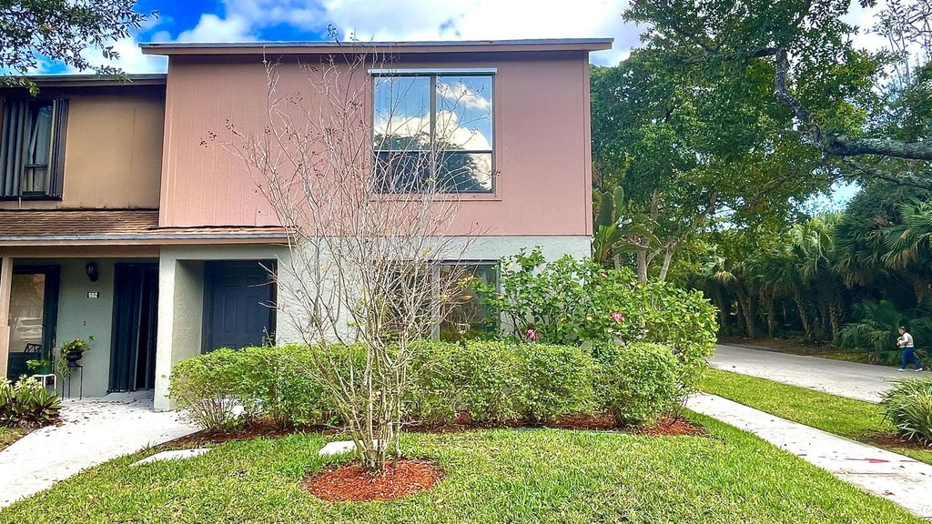 501 Sandtree Drive, Palm Beach Gardens