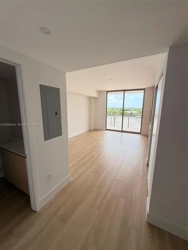 3 of 9 - 90 Ne 32 #823, Miami, FL