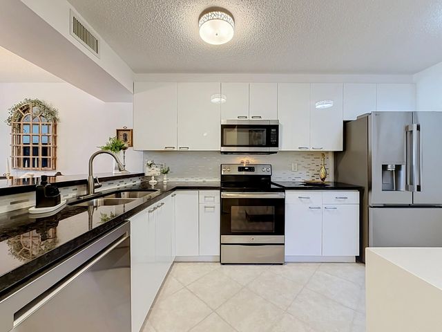 6219 Coral Lake Drive #207, Margate