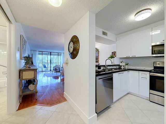 2 of 36 - 6219 Coral Lake Drive #207, Margate, FL