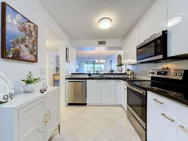 4 of 36 - 6219 Coral Lake Drive #207, Margate, FL