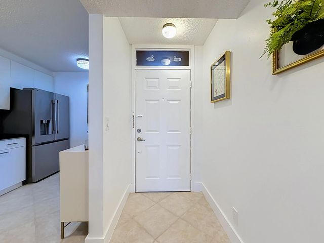 5 of 36 - 6219 Coral Lake Drive #207, Margate, FL