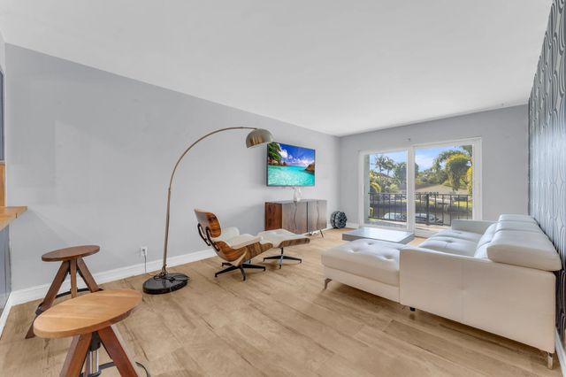 2 of 38 - 3004 Ne 5th Terrace, Fort Lauderdale, FL