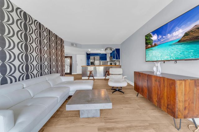 4 of 38 - 3004 Ne 5th Terrace, Fort Lauderdale, FL