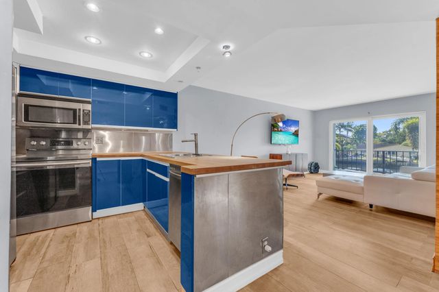5 of 38 - 3004 Ne 5th Terrace, Fort Lauderdale, FL