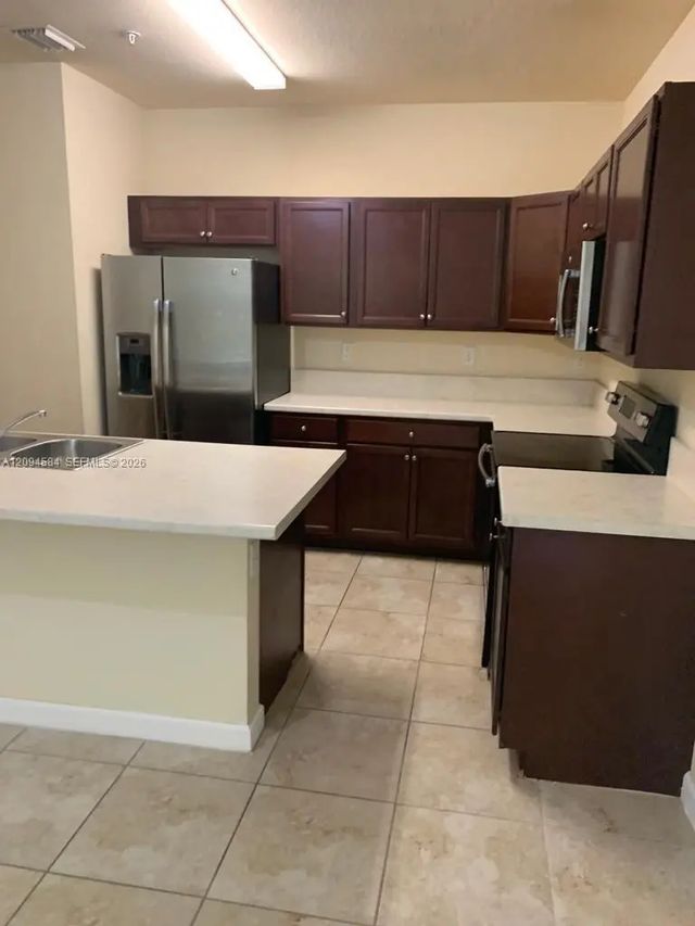 2 of 14 - 142 Se 28th Terrace #10, Homestead, FL