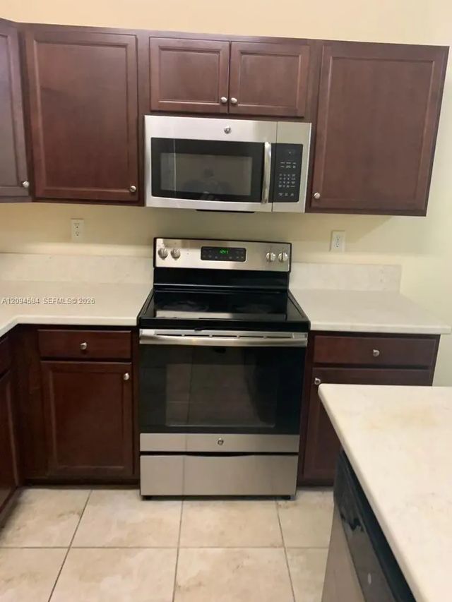 4 of 14 - 142 Se 28th Terrace #10, Homestead, FL