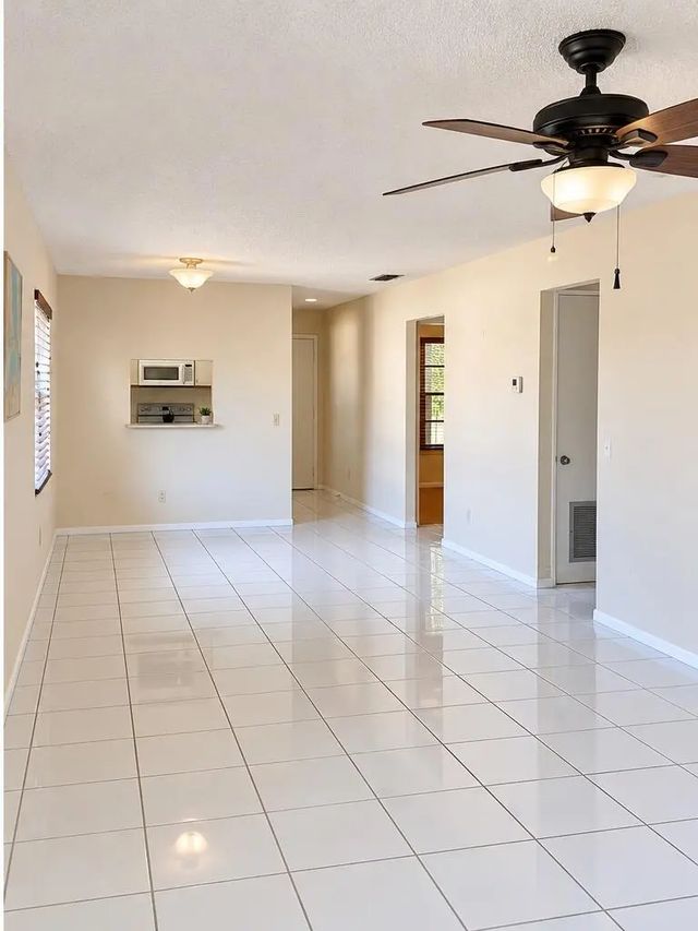 5 of 9 - 10 Lake Vista Trail #206, Port St. Lucie, FL